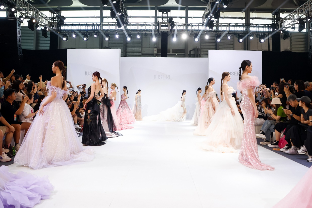 秀場直擊 | 2023上?；榧喍Y服展新品發(fā)布秀首日回顧