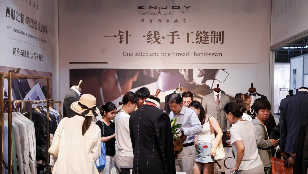 微訪(fǎng)談 | 西服高定走進(jìn)參展企業(yè)ENJOY英喬